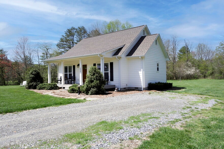 2829 Plottown Rd, Young Harris, GA for sale - Building Photo - Image 2 of 11