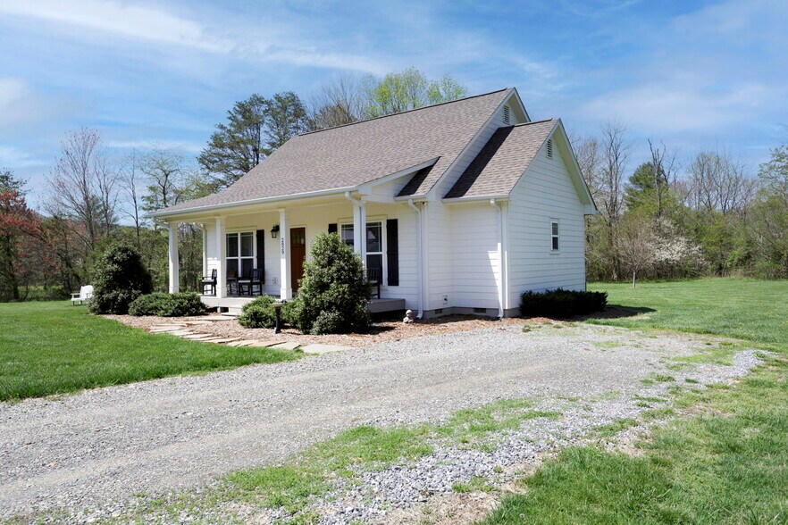 2829 Plottown Rd, Young Harris, GA à vendre - Photo du bâtiment - Image 2 de 11