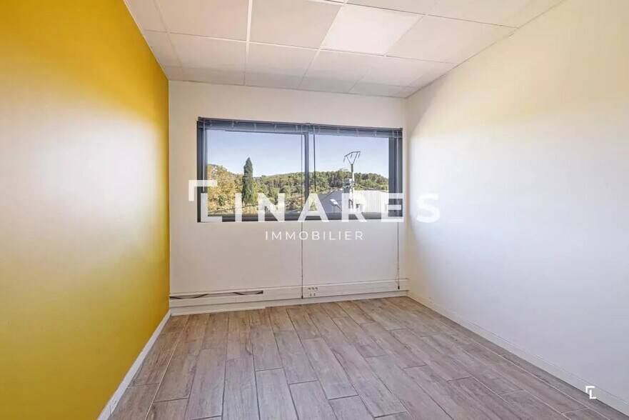 Office in Aubagne for lease - Interior Photo - Image 3 of 6