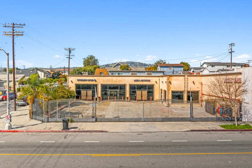 209 N Pacific Ave, San Pedro, CA à vendre - Photo du bâtiment - Image 3 de 30