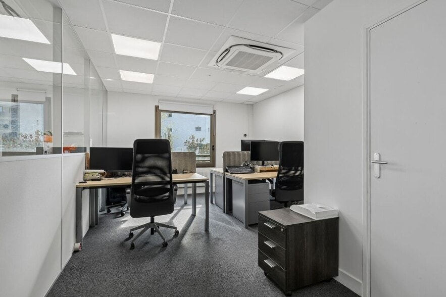 16 Rue De Solferino, Boulogne-Billancourt for lease - Interior Photo - Image 3 of 5