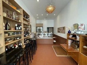 Retail in Lyon for lease Interior Photo- Image 1 of 5