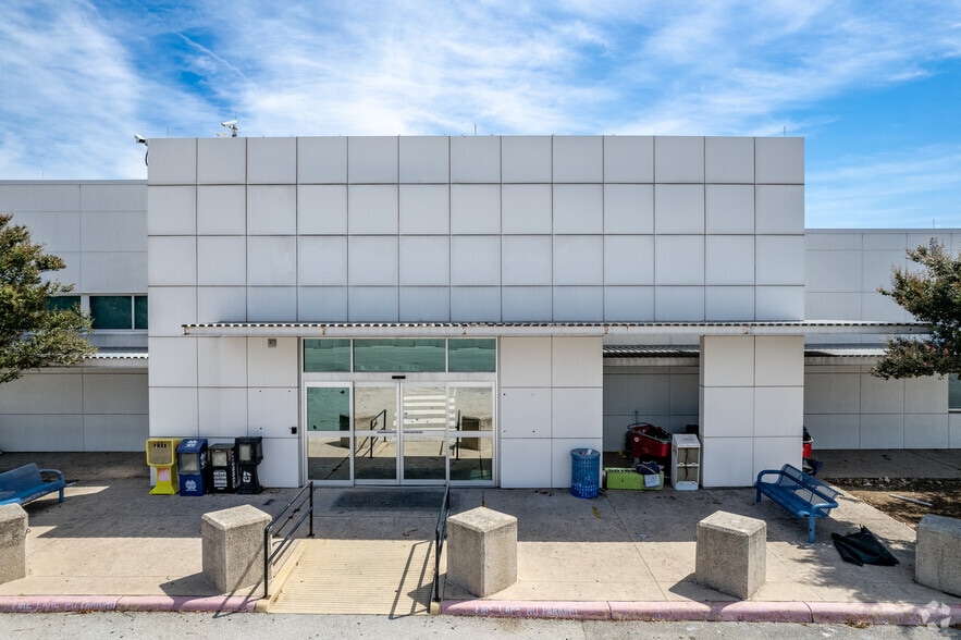 7000 San Pedro Ave, San Antonio, TX for sale - Building Photo - Image 3 of 32