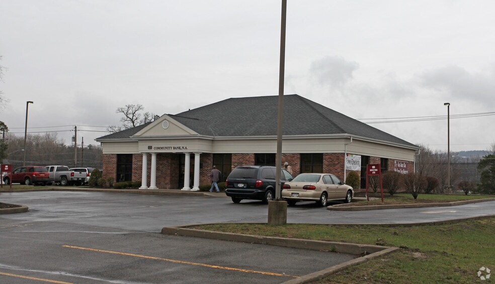 42 W Main St, Owego, NY à louer - Photo du bâtiment - Image 1 de 13