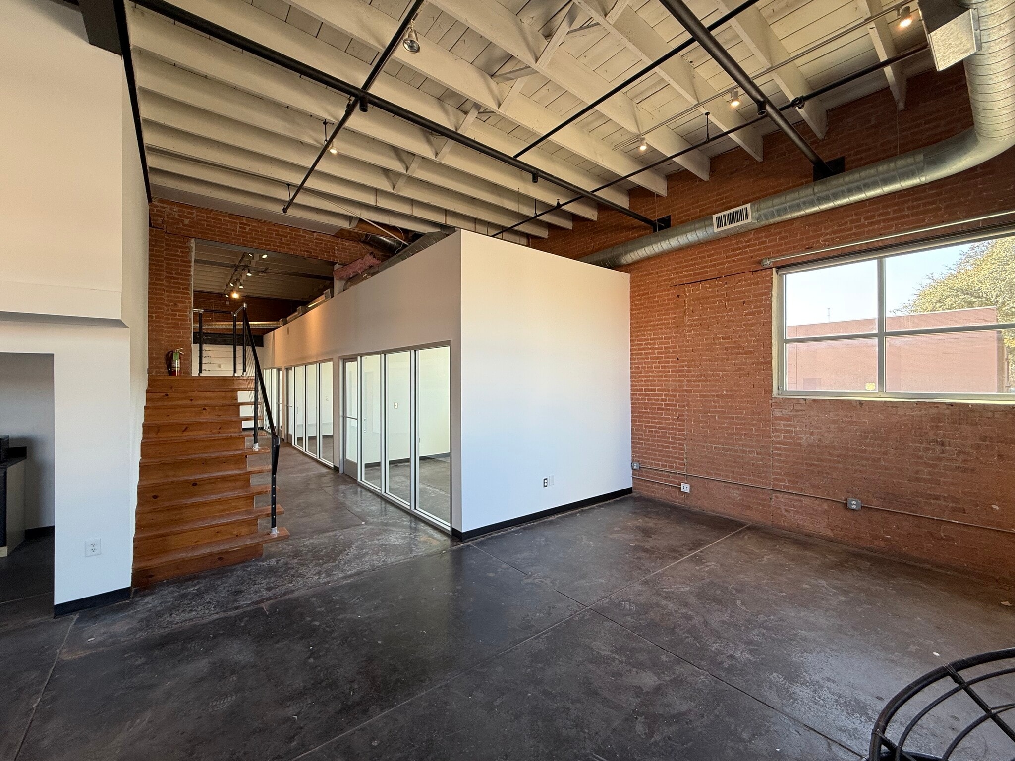 4000 East Side Ave, Dallas, TX for lease Interior Photo- Image 1 of 6
