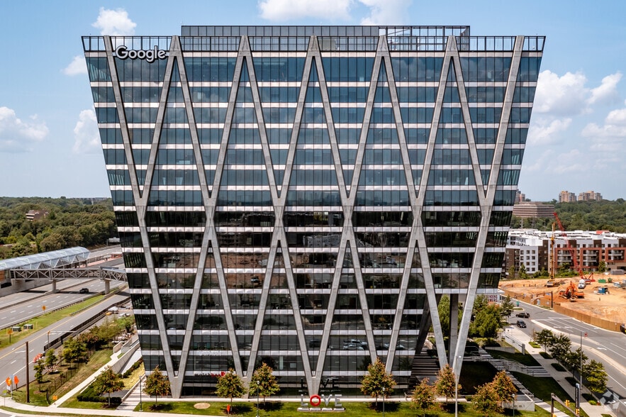 1900 Reston Metro Plz, Reston, VA à louer - Photo du bâtiment - Image 3 de 28