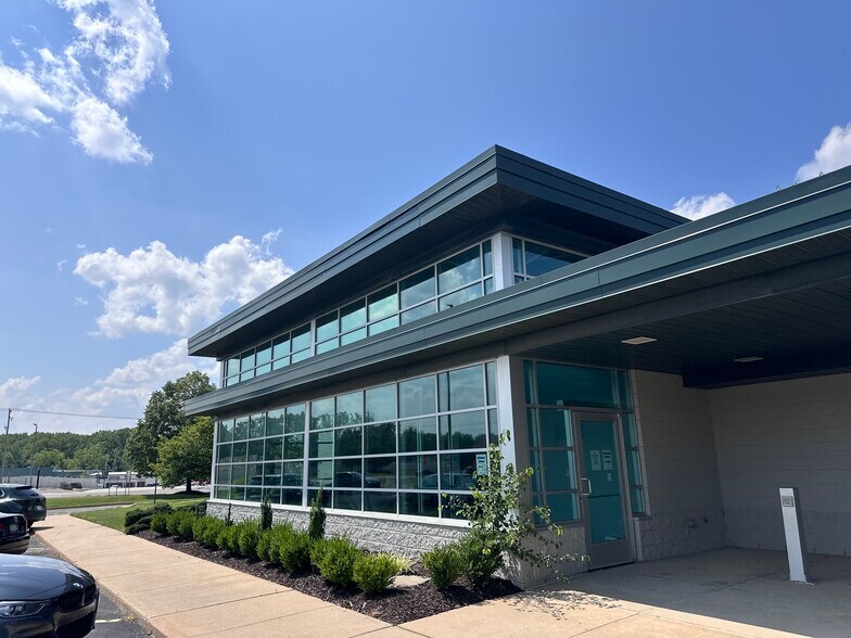 3350 Broadmoor Ave SE, Grand Rapids, MI à louer - Photo du bâtiment - Image 2 de 41