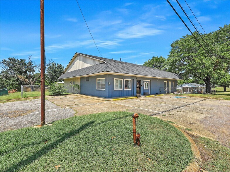 1201 W Nelson St, Denison, TX à vendre - Photo du bâtiment - Image 2 de 2