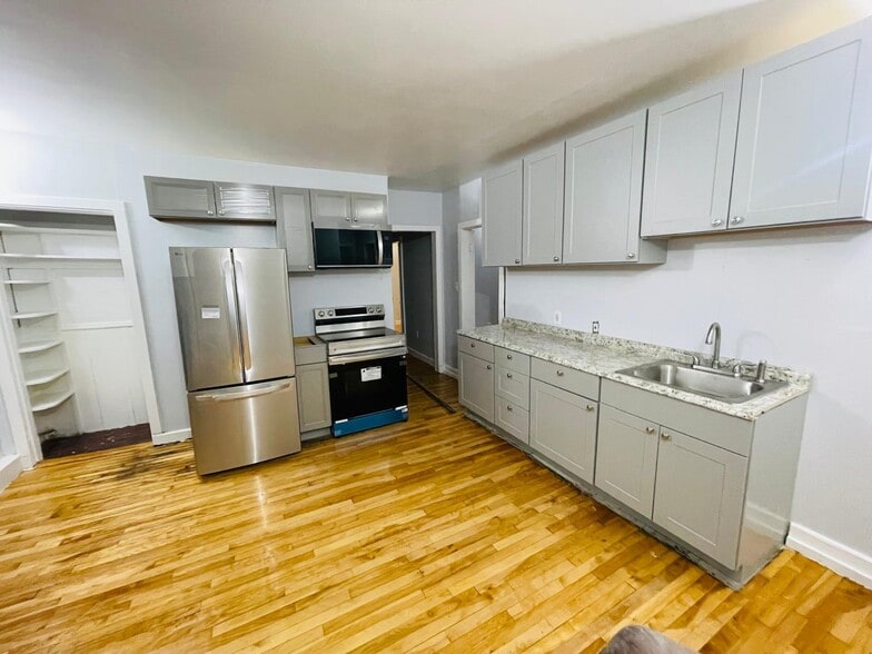 184 Bartlett St, Lewiston, ME à vendre - Photo du bâtiment - Image 3 de 10