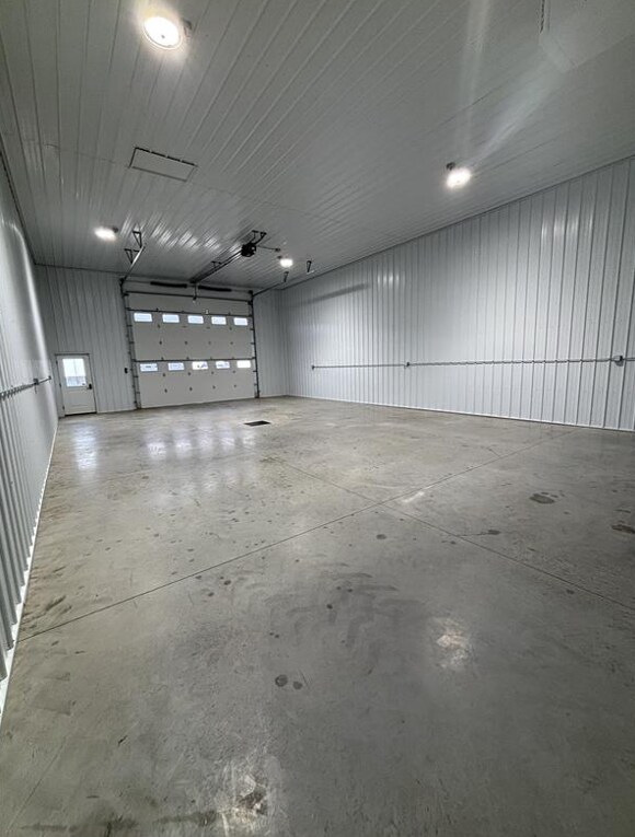 20557 Grace Ave, Pierre, SD for lease Interior Photo- Image 1 of 3