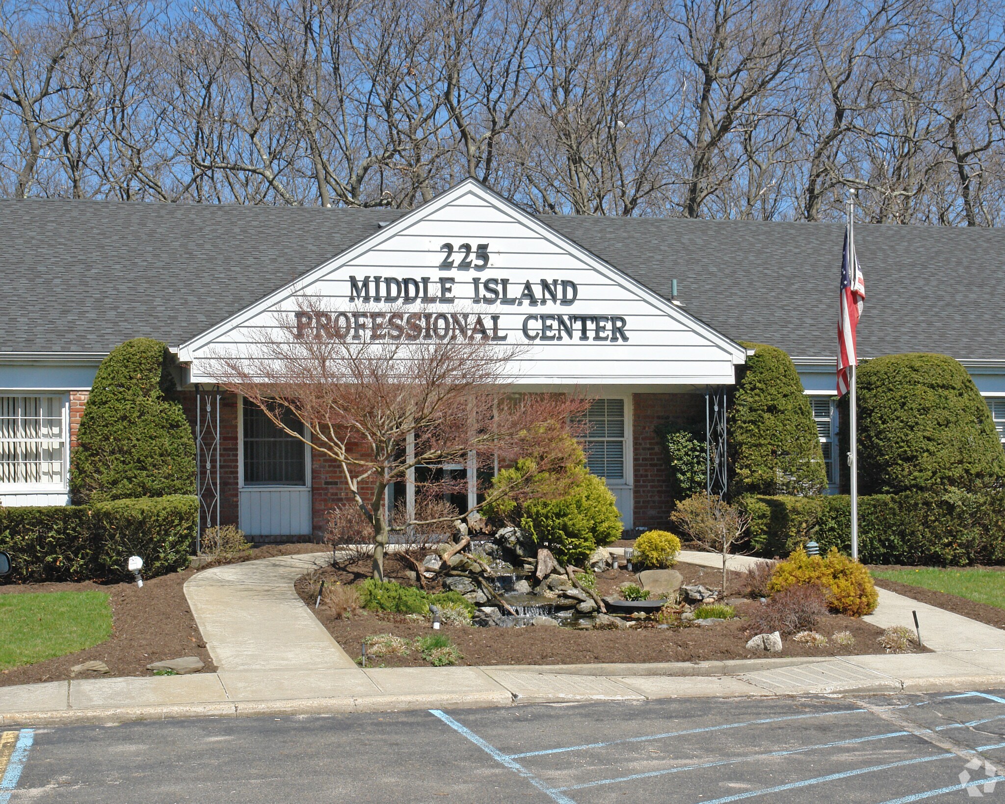 225 Middle Country Rd, Middle Island, NY à louer Photo du bâtiment- Image 1 de 11