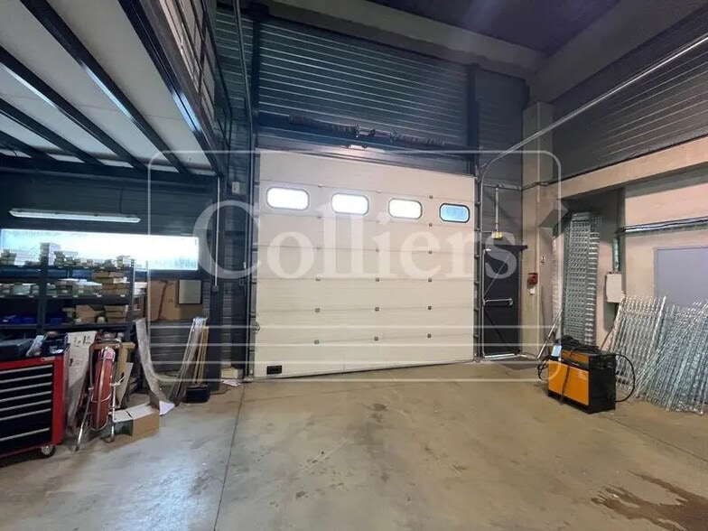 Flex in Saint-Victoret for lease - Interior Photo - Image 1 of 7