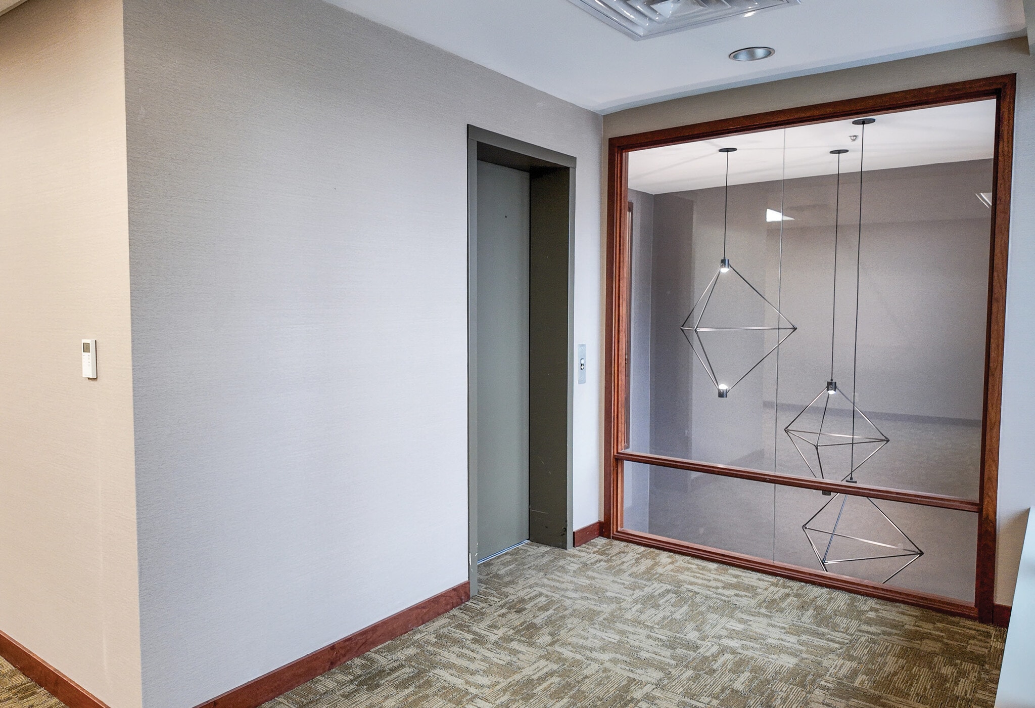 100 S Dakota Ave, Sioux Falls, SD for lease Interior Photo- Image 1 of 12