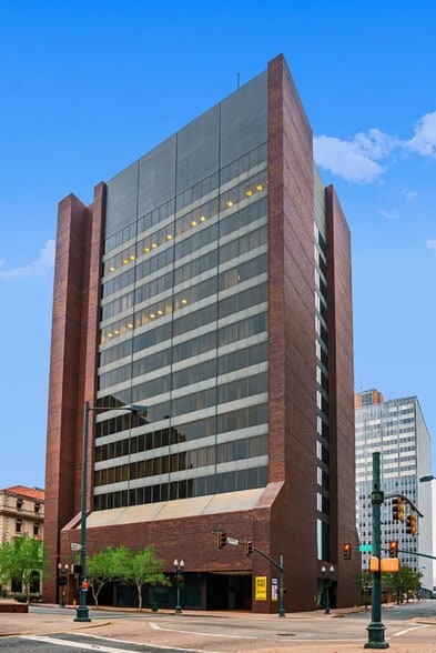 400 Texas St, Shreveport, LA for lease - Building Photo - Image 1 of 8