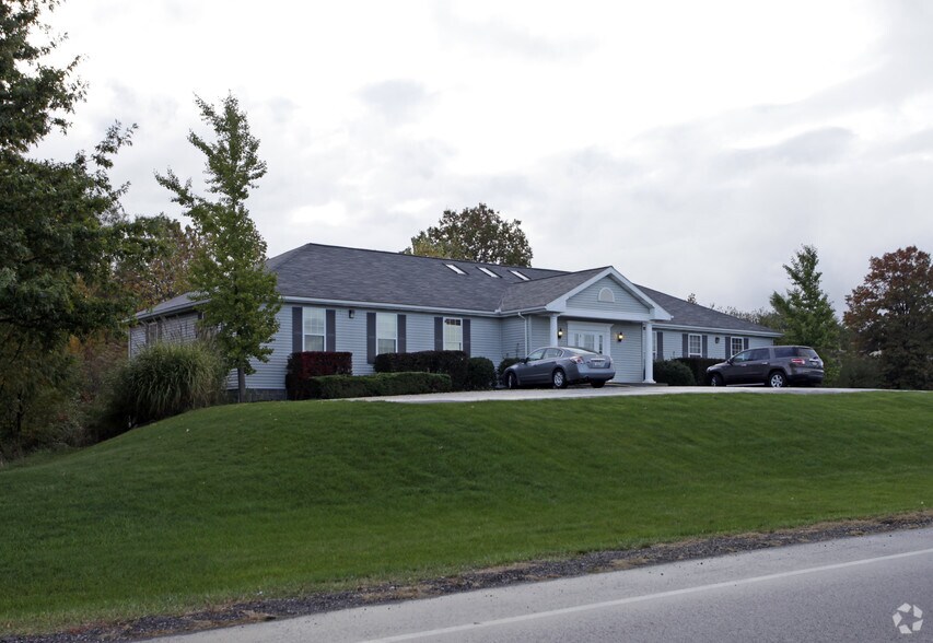 3469 Fortuna Dr, Akron, OH à louer - Photo du bâtiment - Image 2 de 2