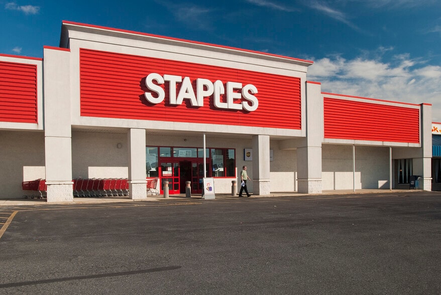 331-379 N Reading Rd, Ephrata, PA for lease - Building Photo - Image 2 of 4