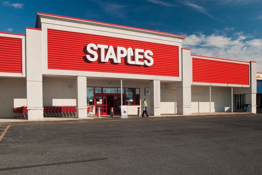 331-379 N Reading Rd, Ephrata, PA à louer - Photo du bâtiment - Image 2 de 4