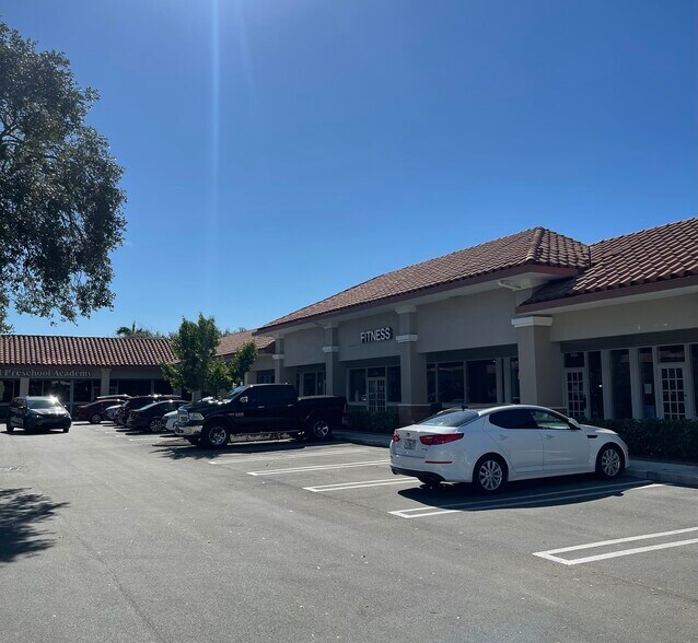 8100 Wiles Rd, Coral Springs, FL à louer - Photo du bâtiment - Image 2 de 4