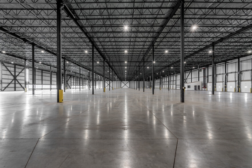 3501 Rue F.-X.-Tessier, Vaudreuil-dorion, QC for lease - Interior Photo - Image 3 of 6