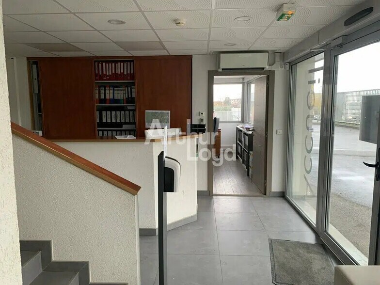 Local d'activités dans Annecy à vendre - Hall d’entrée - Image 2 de 12