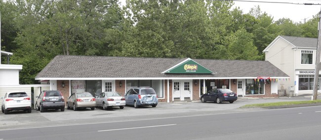 Plus de détails pour 17 Danbury Rd, Wilton, CT - Commerce de détail à louer