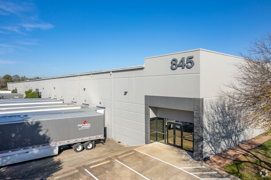 845 Interchange Blvd, Austin, TX for lease - Primary Photo - Image 1 of 5