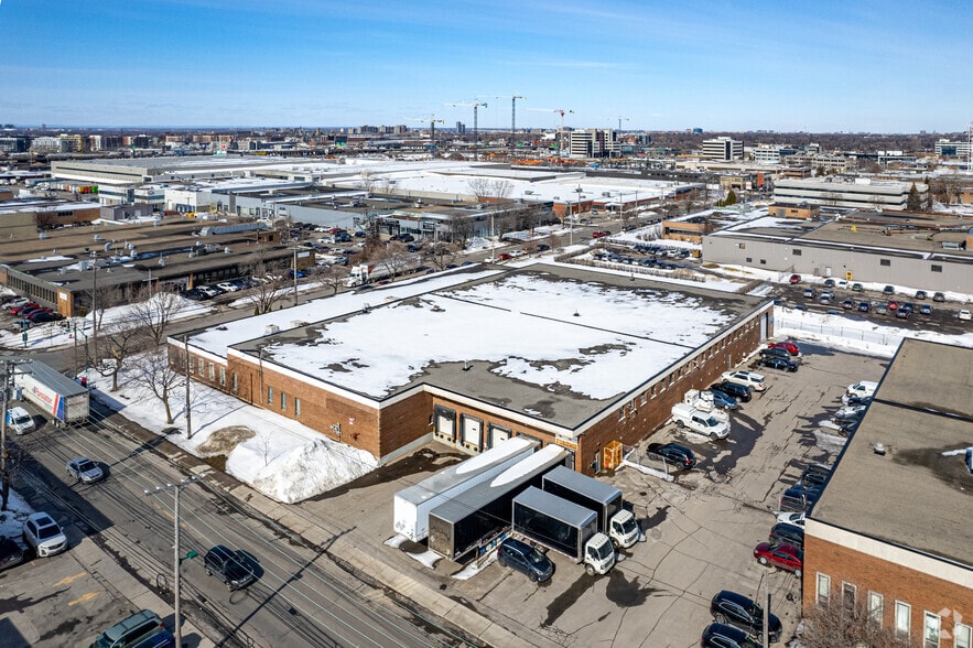 5588-5590 Av Royalmount, Montréal, QC à louer - Aérien - Image 2 de 4