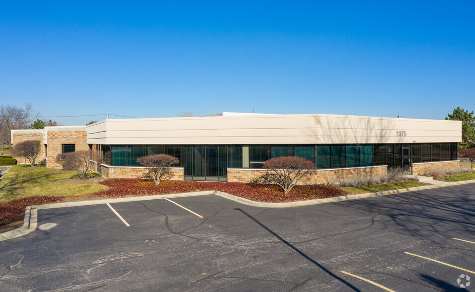 1375 Tri-State Parkway, Gurnee, IL for sale - Primary Photo - Image 1 of 7