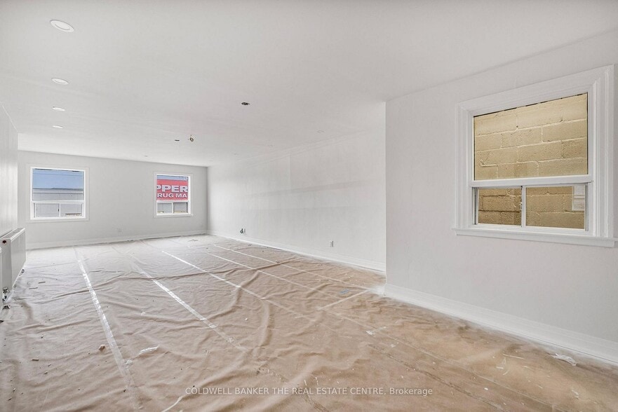2240-2242 Eglinton Ave, Toronto, ON à louer - Photo intérieure - Image 2 de 6