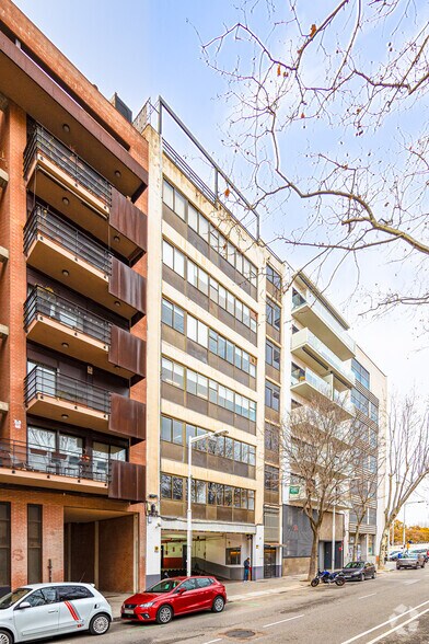Carrer de Ramon Turró, 23, Barcelone, Barcelona à louer - Photo du bâtiment - Image 2 de 4