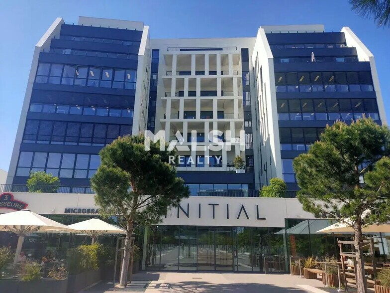 Office in Vénissieux for lease - Building Photo - Image 1 of 19