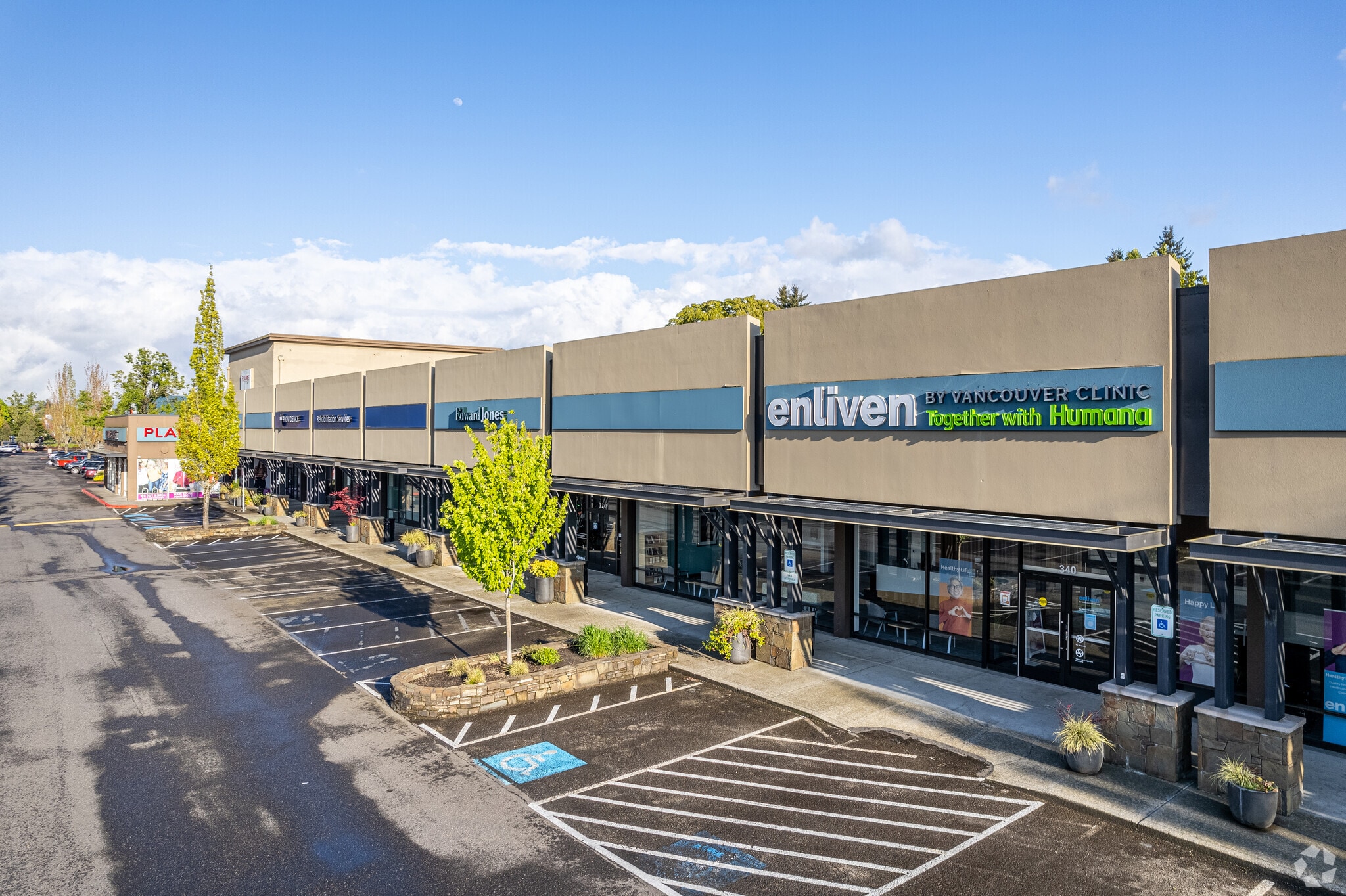 100-400 E Burnside Rd, Gresham, OR for lease Building Photo- Image 1 of 8