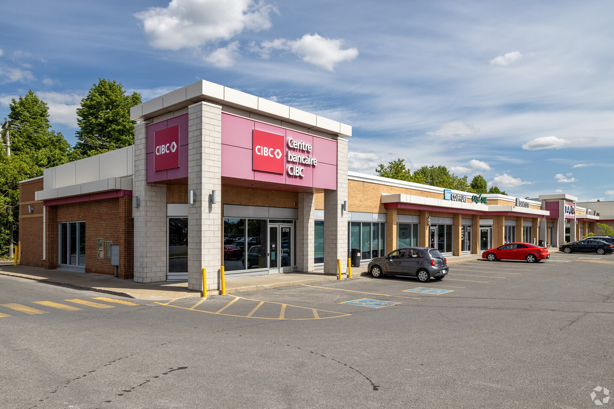 3701-3725 Boul Saint-Charles, Kirkland, QC à louer Photo du bâtiment- Image 1 de 12