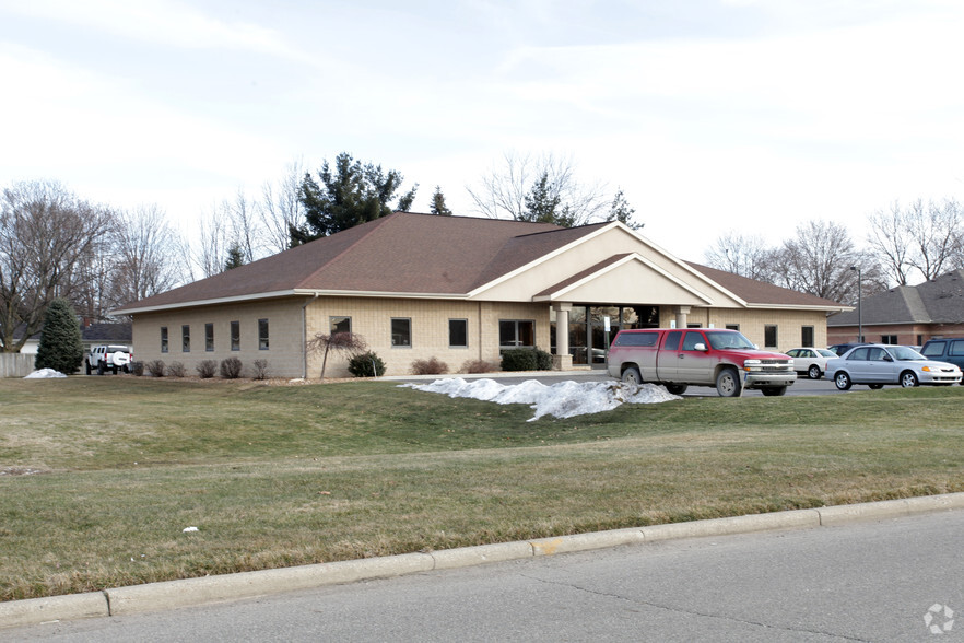 1915 Georgetown Center Dr, Jenison, MI for lease - Primary Photo - Image 1 of 2