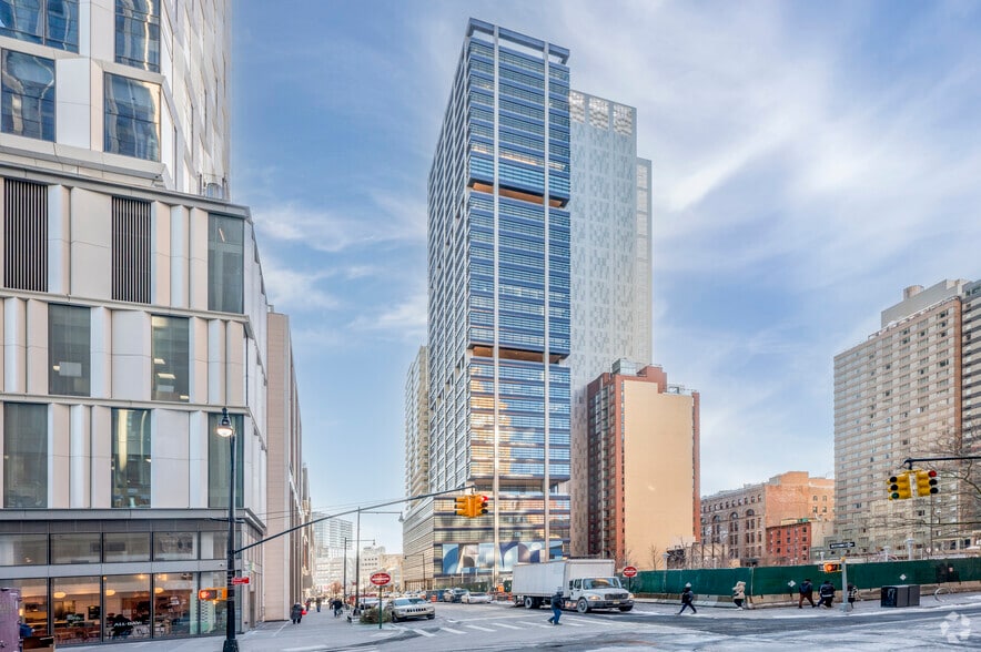 1 Willoughby Sq, Brooklyn, NY for lease - Primary Photo - Image 1 of 47