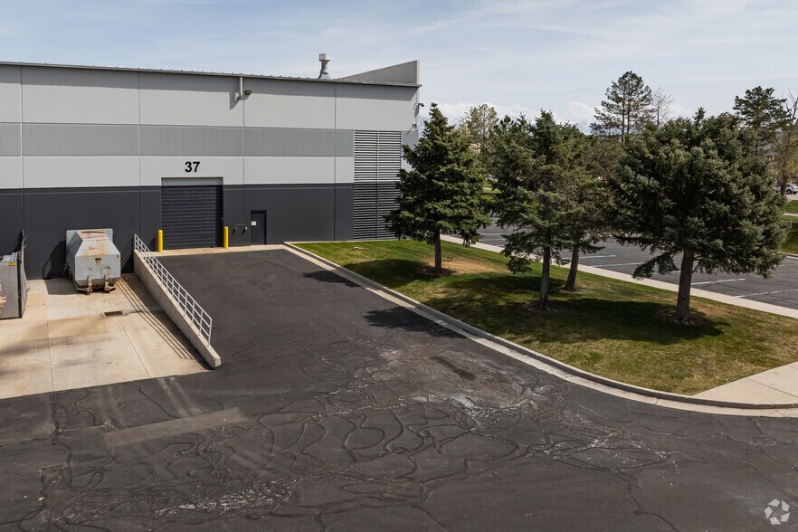 5300 Harold Gatty Dr, Salt Lake City, UT à louer - Photo du bâtiment - Image 3 de 8