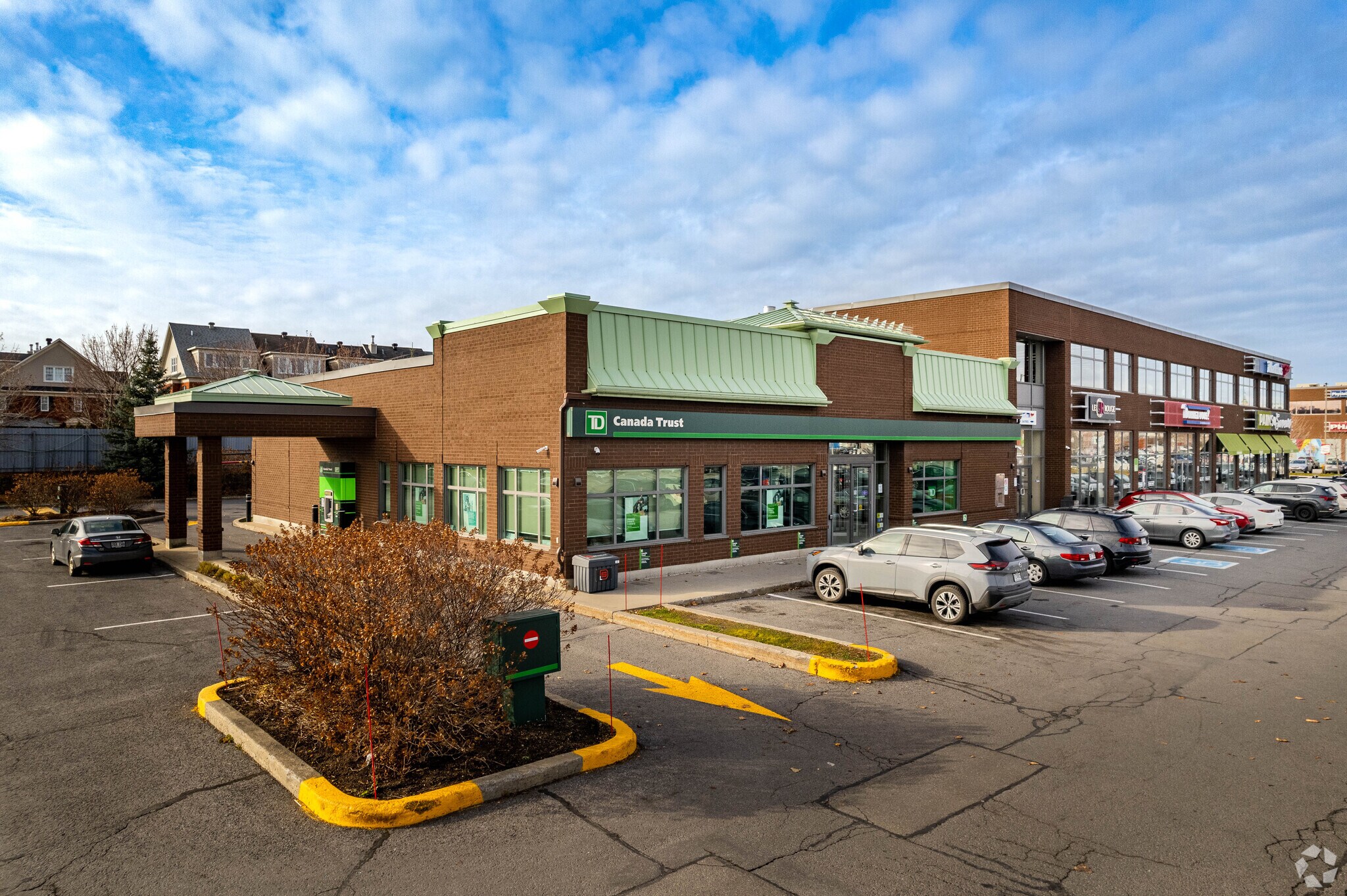 1900-1950 Boul Marcel-Laurin, Montréal, QC for lease Primary Photo- Image 1 of 5