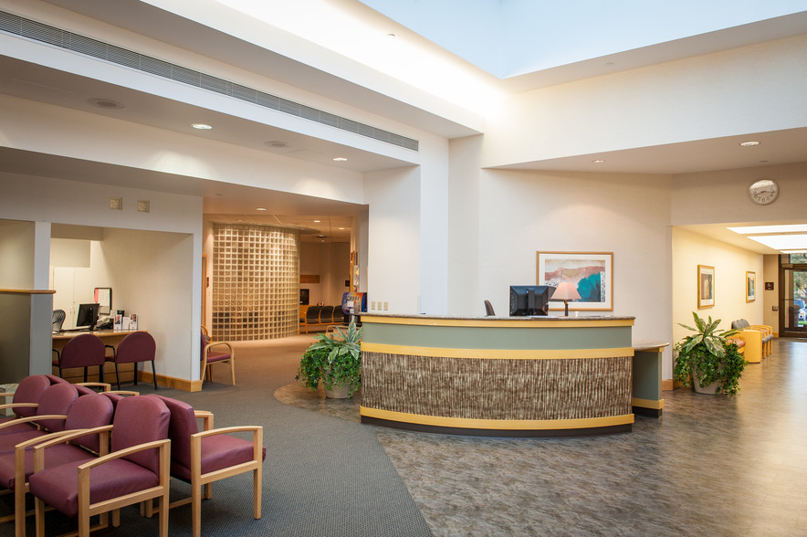 6820 Parkdale Pl, Indianapolis, IN for lease - Lobby - Image 2 of 4