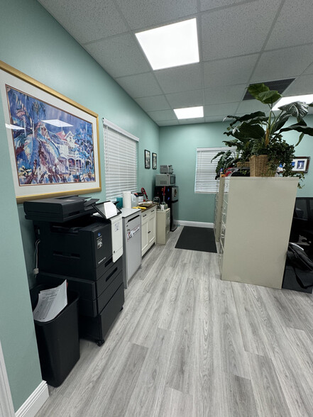 1201-1237 N Federal Hwy, Delray Beach, FL for lease - Interior Photo - Image 3 of 6