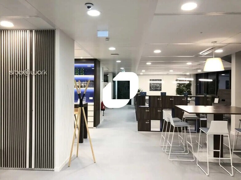 Office in Versailles for lease - Interior Photo - Image 3 of 13