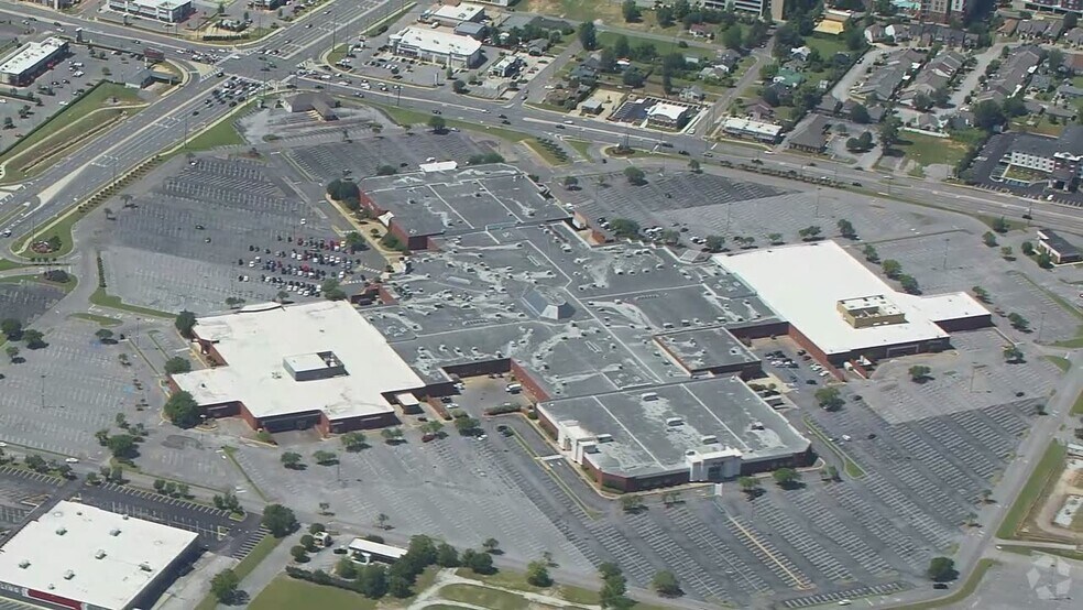 1701 McFarland Blvd E, Tuscaloosa, AL à louer - Vidéo aérienne - Image 2 de 14