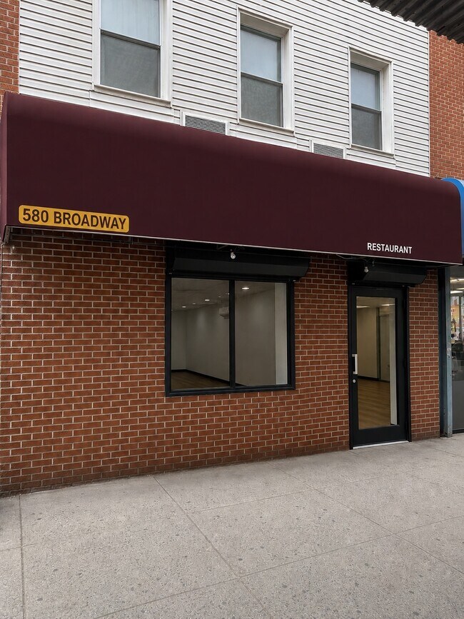 Plus de détails pour 580 Broadway, Brooklyn, NY - Commerce de détail à louer