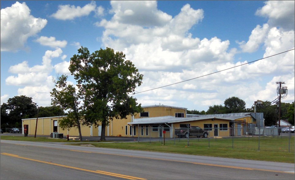 409 N Highway 95, Little River Academy, TX à vendre - Photo du bâtiment - Image 1 de 1