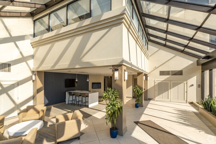 1055 Parsippany Blvd, Parsippany, NJ à louer - Hall d’entrée - Image 3 de 20