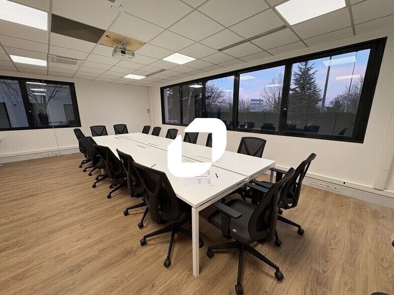 23 Rue Maryse Bastié, Bron for lease - Building Photo - Image 1 of 10