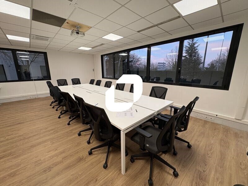 23 Rue Maryse Bastié, Bron for lease Building Photo- Image 1 of 11