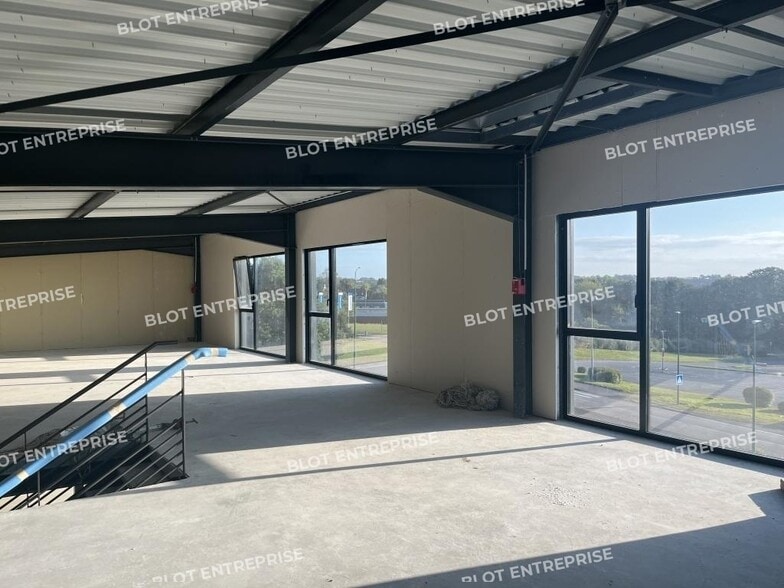 Office in Quimper for lease - Building Photo - Image 3 of 9
