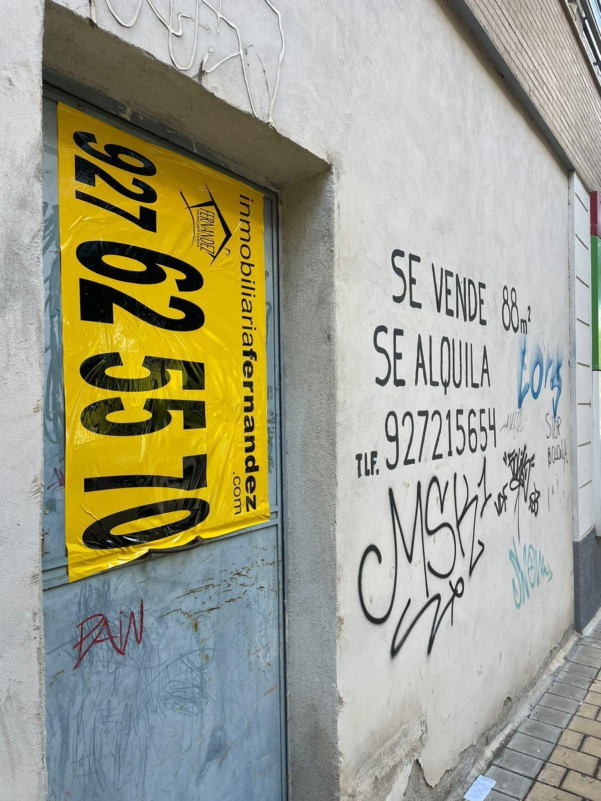 Commerce de détail dans Cáceres, Cáceres à louer Photo du bâtiment- Image 1 de 2