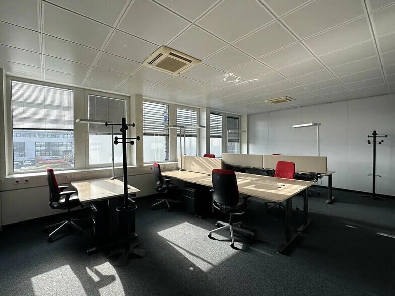 Office in Schiltigheim for lease - Interior Photo - Image 1 of 6