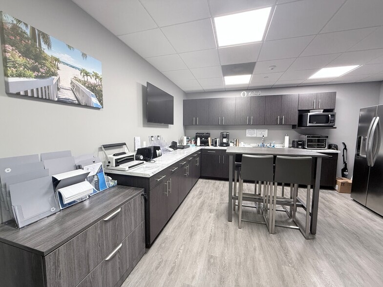 150 2nd Ave N, Saint Petersburg, FL for lease - Interior Photo - Image 2 of 5